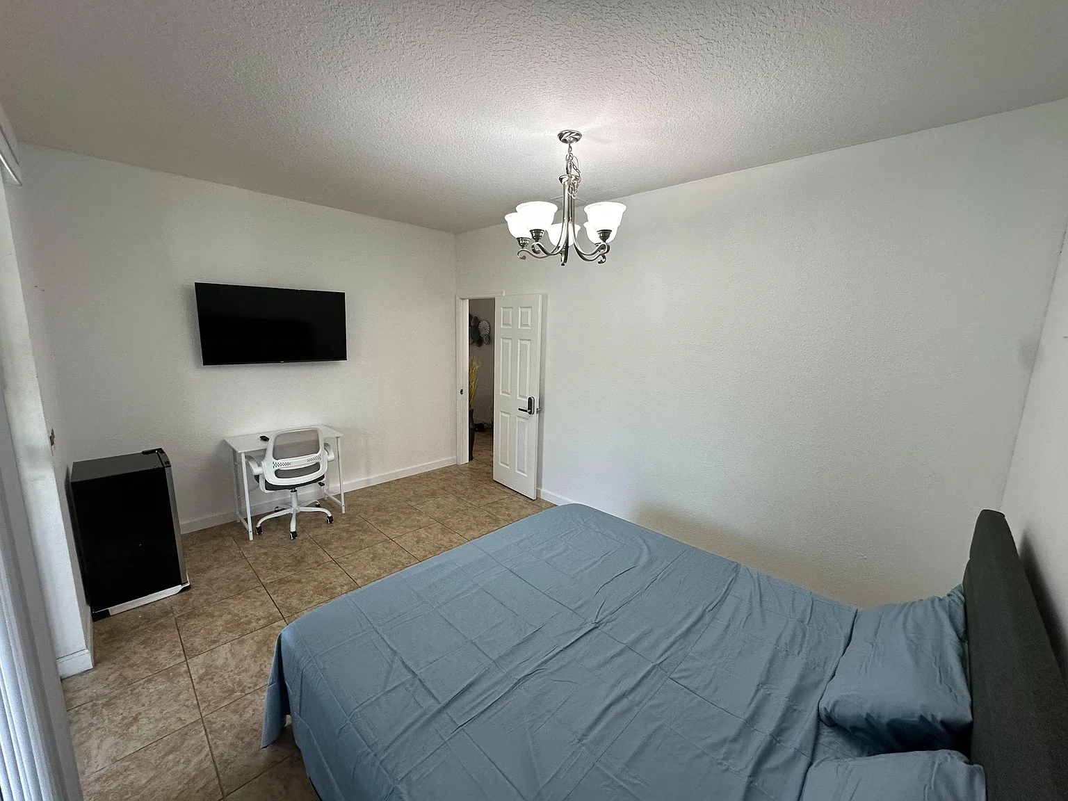 4 bed, 5.0 bath, 2842 sqft, $1,109 — Photo 2