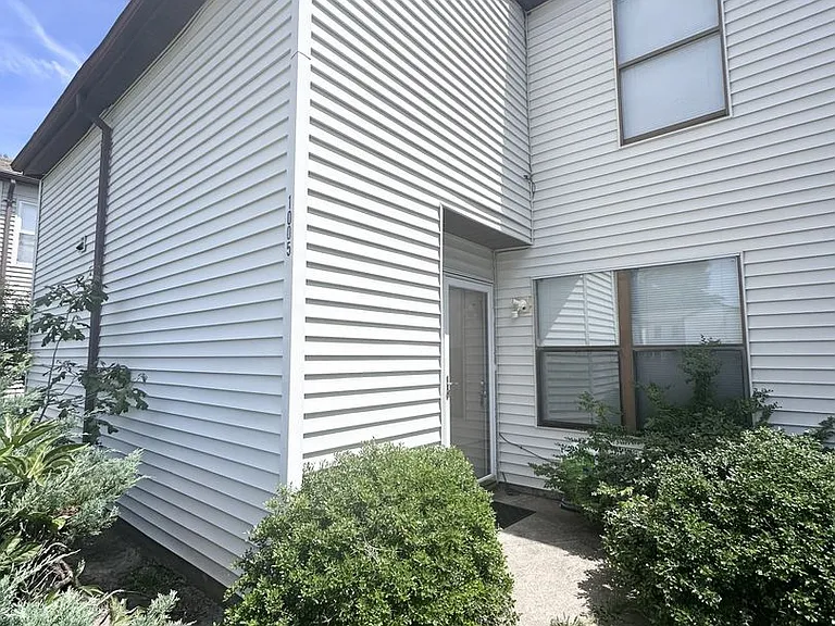 1005 Barnacle Ct — Photo 1