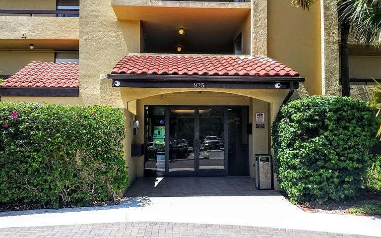 825 Egret Cir #404 — Photo 12