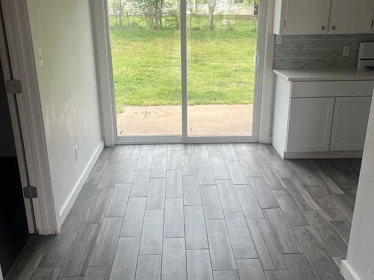 2512 Yorkshire Ave — Photo 4