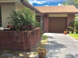 2122 Nova Village Dr #0, Fort Lauderdale, FL 33317