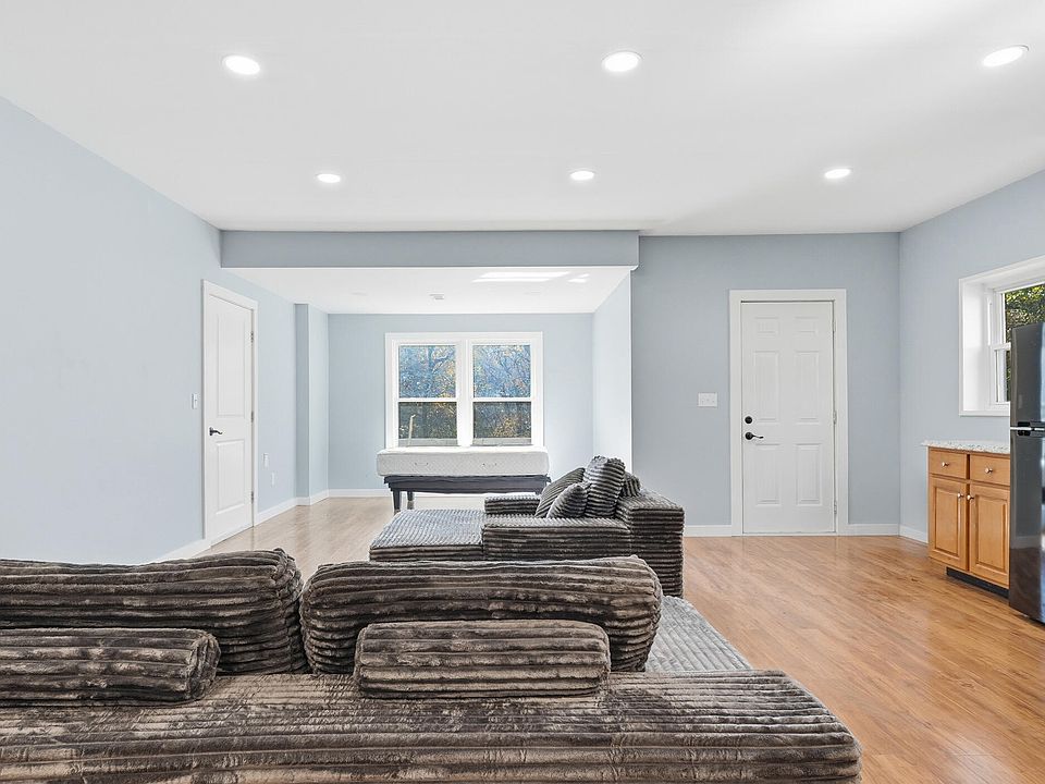 52nd image of 3591 Kings Rd