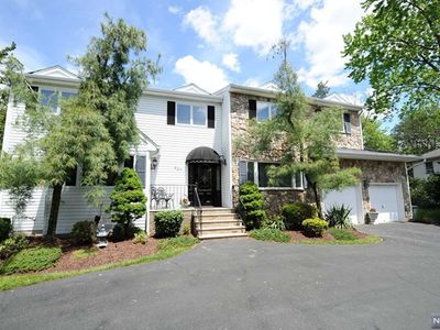 427 Russell Ave, Wyckoff, NJ, 07481