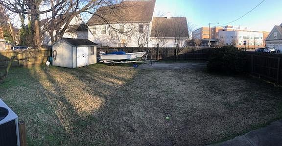 4th image of 1300 W 42nd St