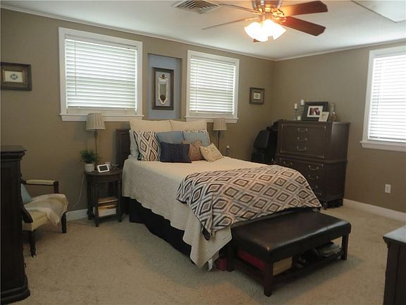 5th image of 408 Severn Ave