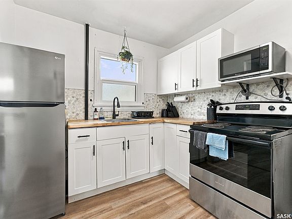 2nd image of 1116 12th Street E