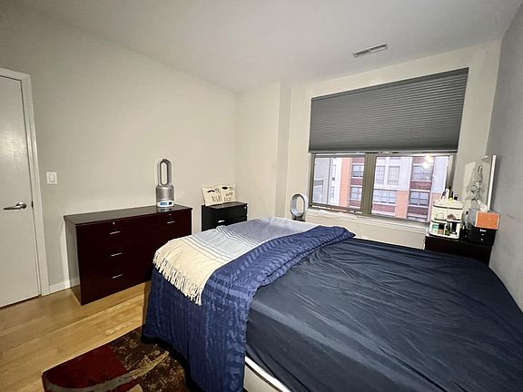 4th image of 26 Avenue At Port Imperial APT 342