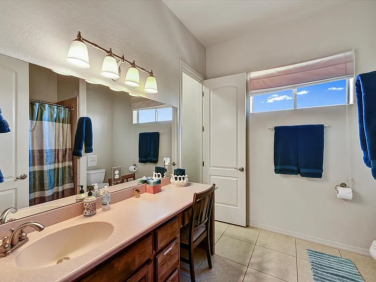 412 E Yearling Rd — Photo 16