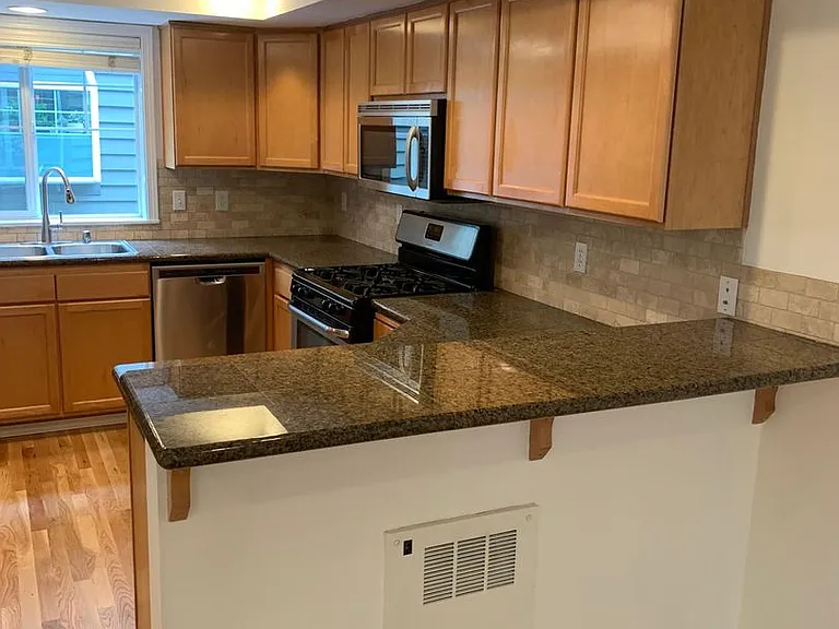 443 NE Ravenna Blvd #C — Photo 13