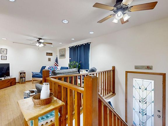 5th image of 1110 E Bogardus St