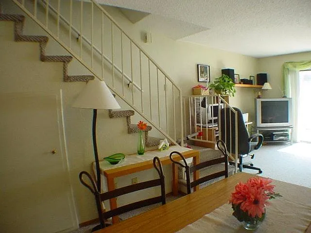2 bed, 1.5 bath, 1073 sqft, $1,980 — Photo 4