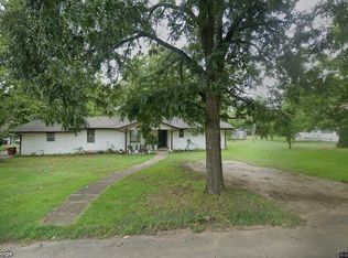 512 E Bluff St, Hugo, OK 74743
