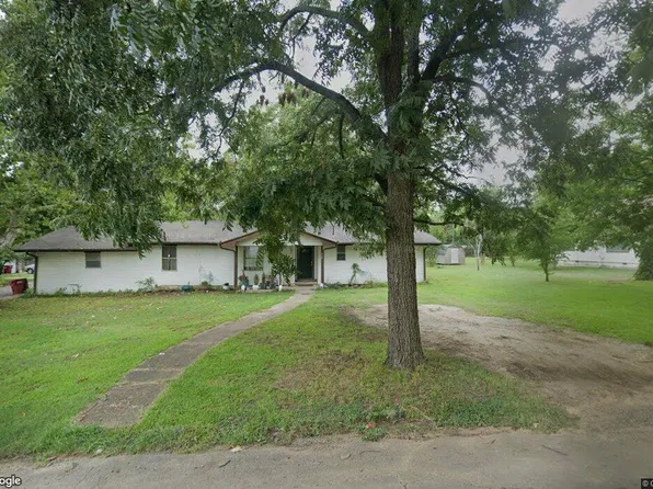 512 E Bluff St, Hugo, OK 74743