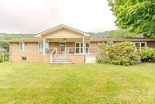 3rd image of 455 Avery Ln
