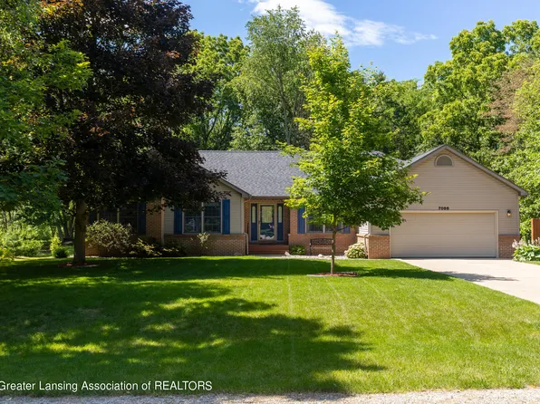 7088 White Pine Dr, Perry, MI 48872