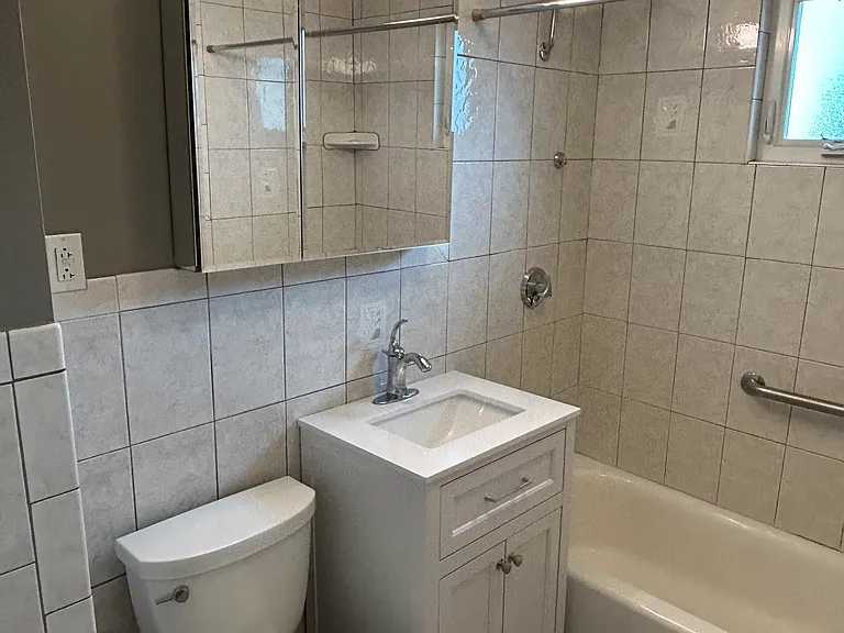 118 W Adams St #2 — Photo 8