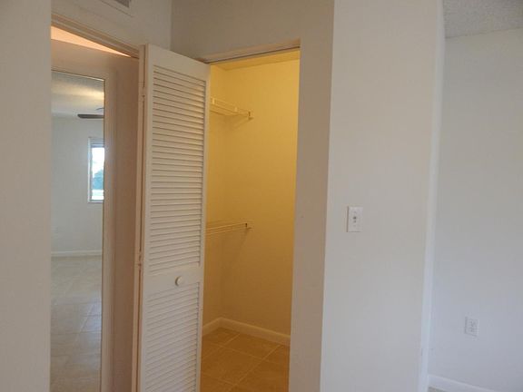 4th image of 1203 Glenmoor Dr