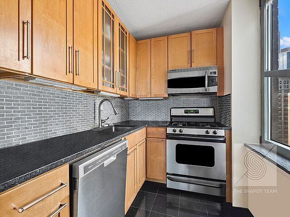 2nd image of 127 E 30th St APT 16A