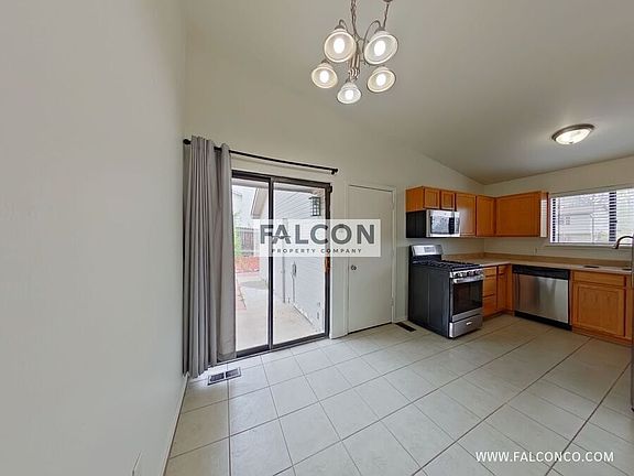 4th image of 1910 Whitehorn Dr N