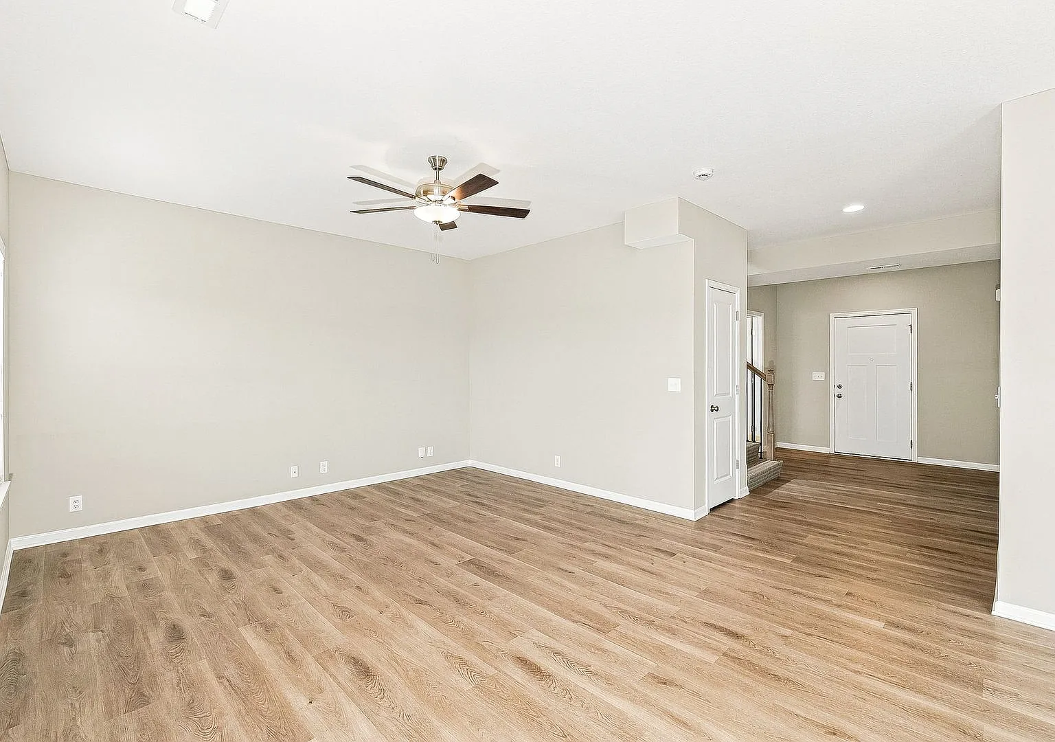 4 bedroom available in Blue Springs! — Photo 2