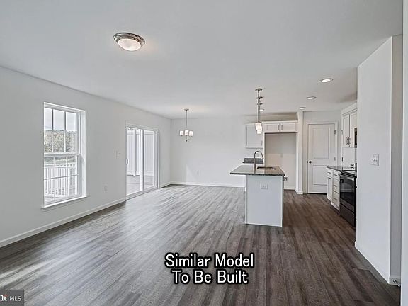 5th image of 3106 Eisenhower Dr #187