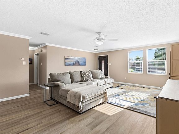 4th image of 2605 Rockport Ln