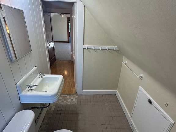 5th image of 1304 W 102nd St Floor 3