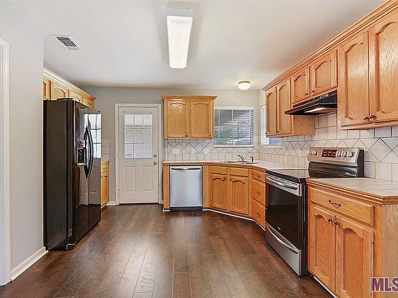 4th image of 10032 Lexington Dr