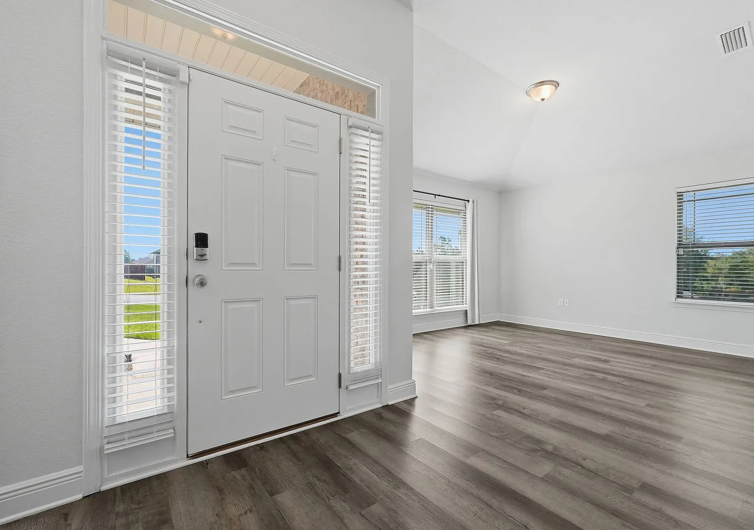 4 Bedroom All Brick Home in Willow Creek Plantation! — Photo 3