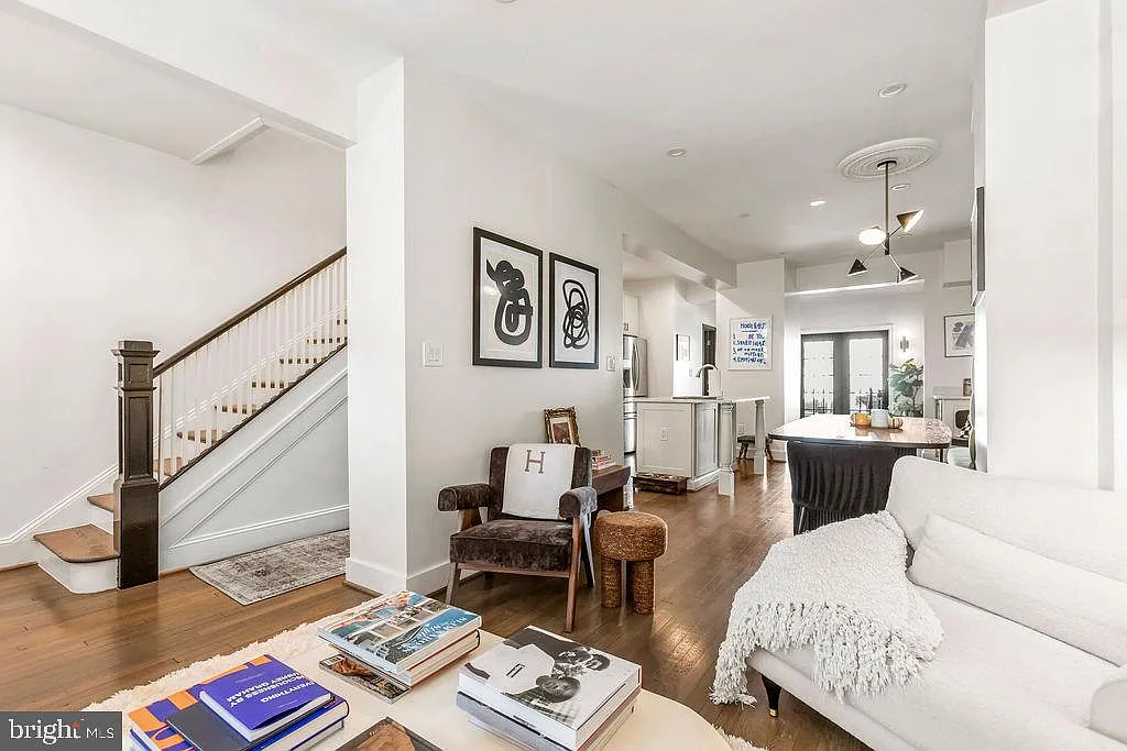 4 bed, 3.5 bath, 2880 sqft, $6,000 — Photo 3