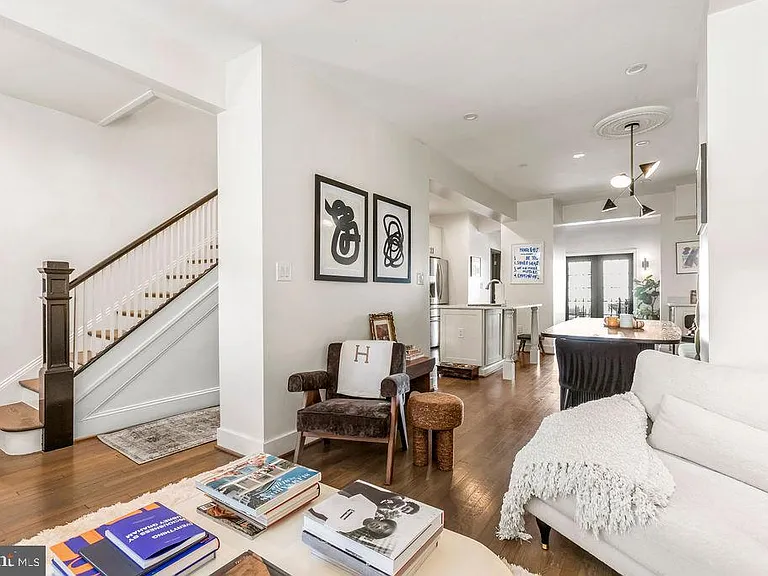 318 Todd Pl NE — Photo 3