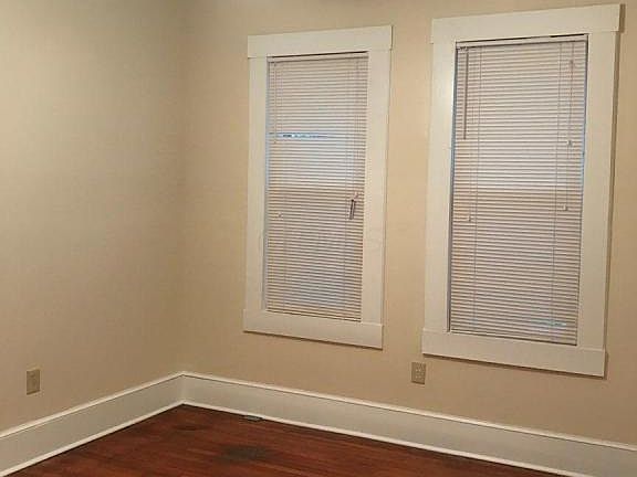 3rd image of 2386 1/2 Indianola Ave