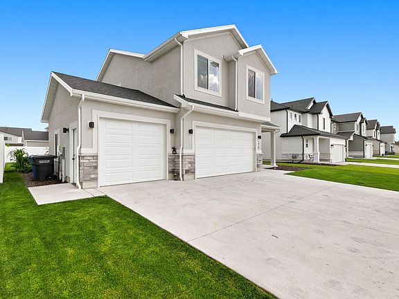 3rd image of 347 W Ropelato Dr
