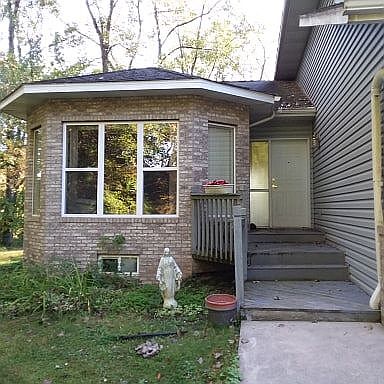 3rd image of 4008 Stockdale Dr