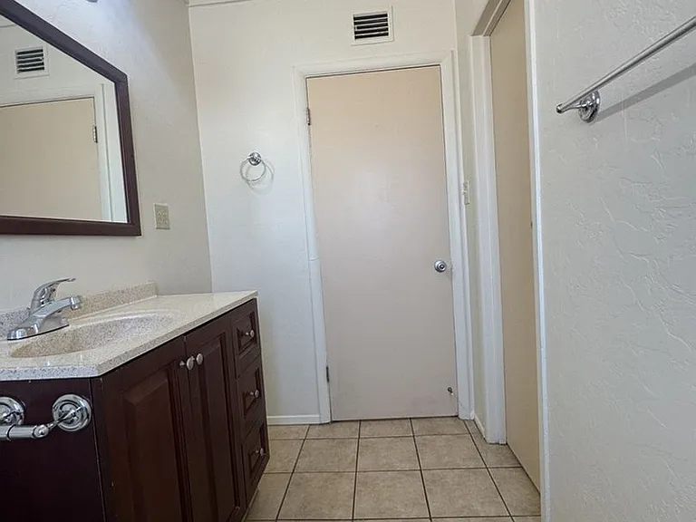 1800 E Fry Blvd #12 — Photo 12