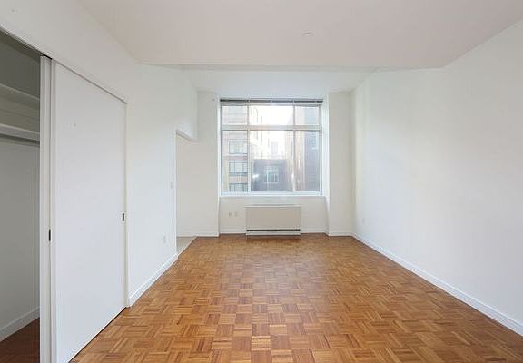 4th image of 33 W End Ave APT 8B