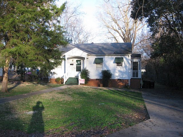 Large rear yard, partially fenced