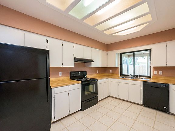 2nd image of 3343 Chatsworth Ln