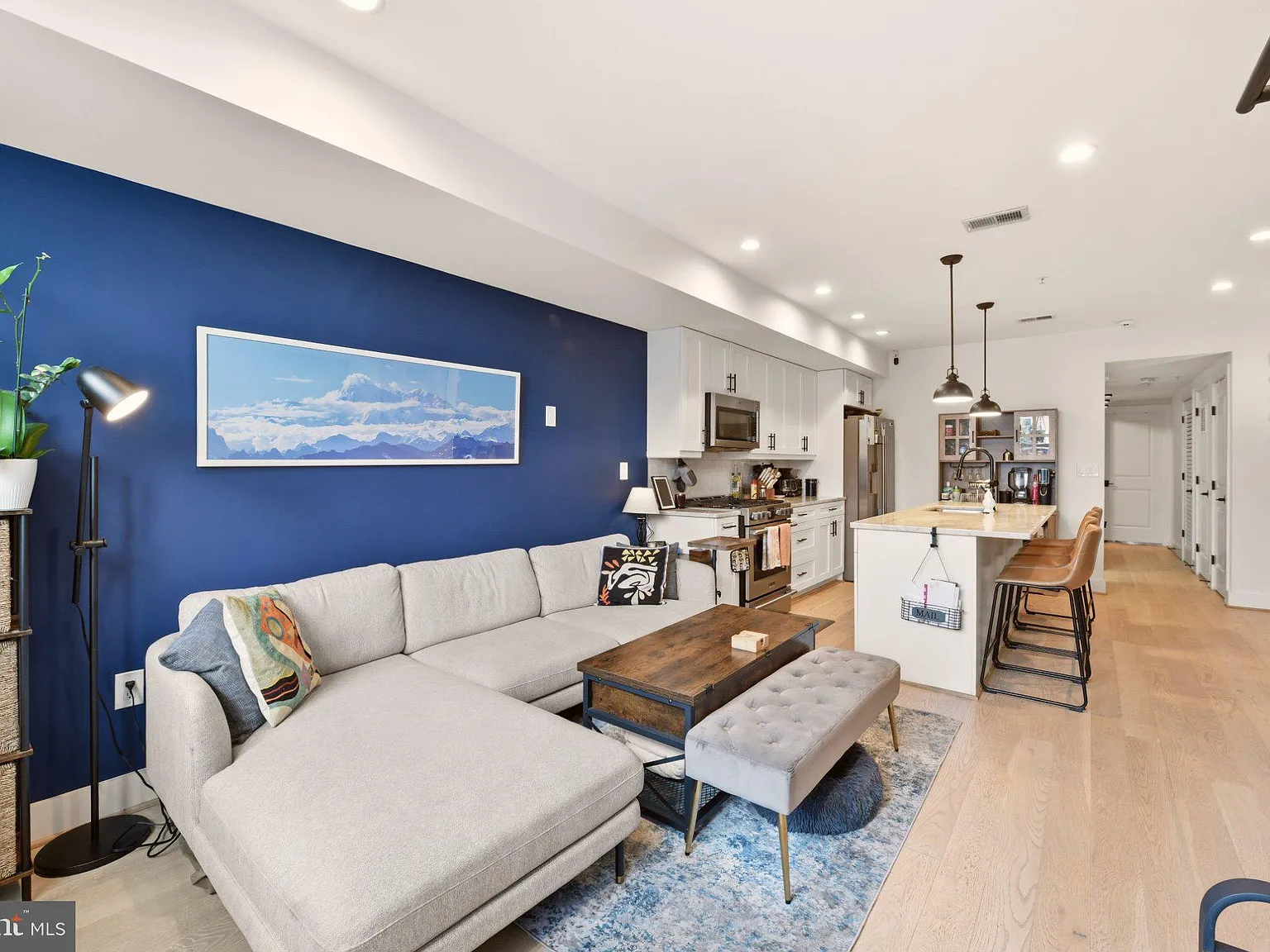 2 bed, 1.0 bath, 764 sqft, $2,000 — Photo 3