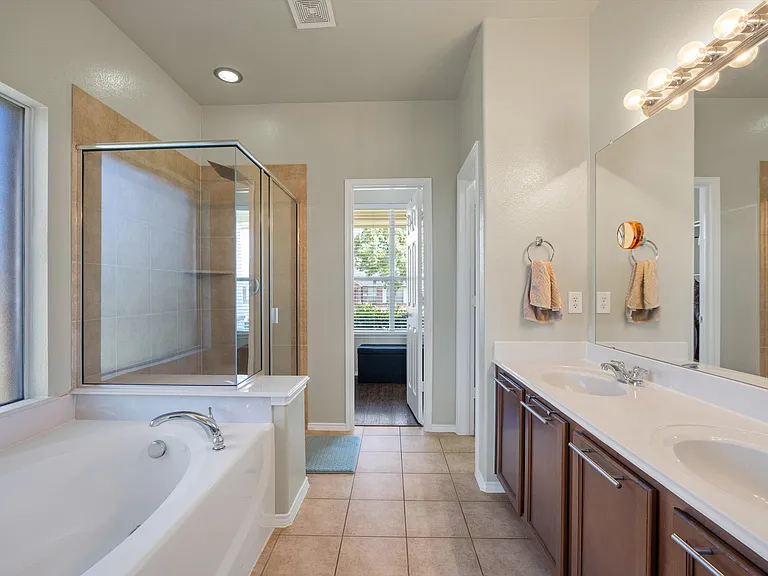 200 Shadybrook Dr — Photo 26