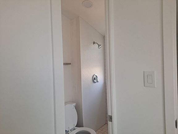 4th image of 401-405 Westbourne St #403