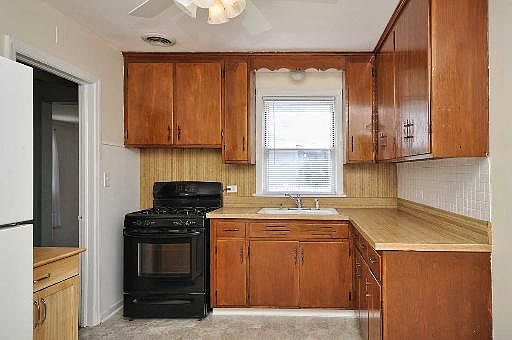5th image of 1753 E Lincoln Ave