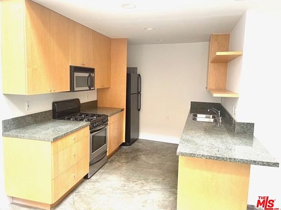 5th image of 555 Rose Ave #7