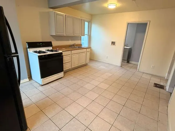 252 3rd Ave #1, Troy, NY 12182