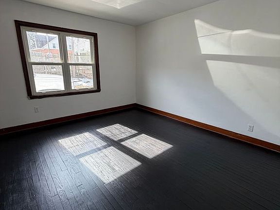 5th image of 1652 Roosevelt Ave #1