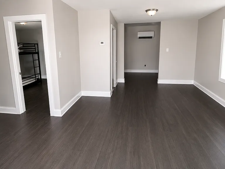 861 Pendleton St — Photo 2