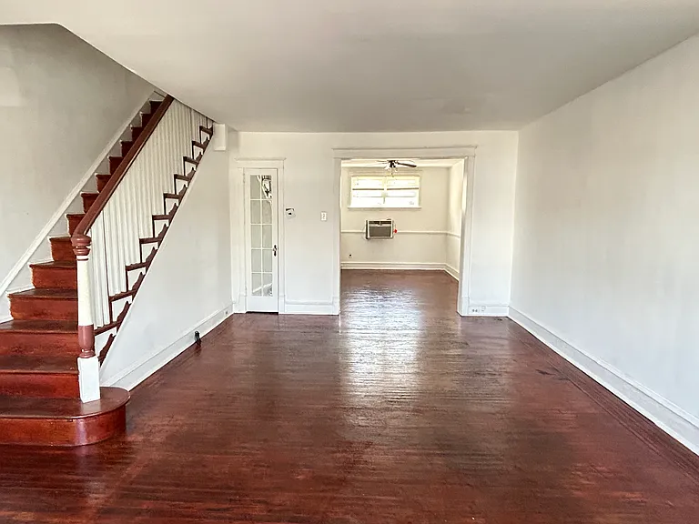 249 N Linden Ave — Photo 1