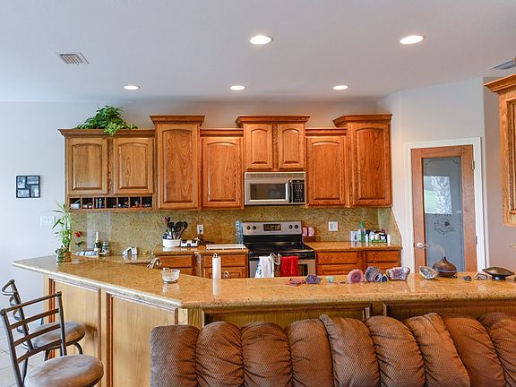 4th image of 27 Bethpage Dr