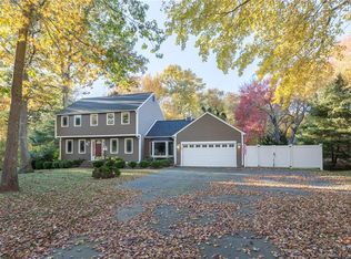 4 W Woods Dr, Clinton, CT 06413