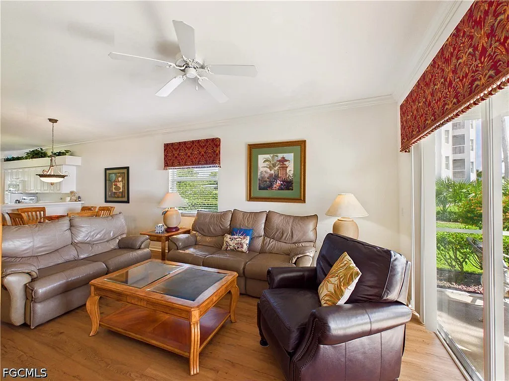 2 bed, 2.0 bath, 1265 sqft, $4,500 — Photo 3